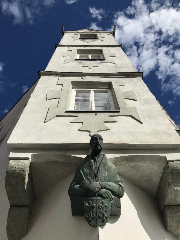 Fuggerhaus Schwaz in Tirol mit der Büste von Jakob Fugger