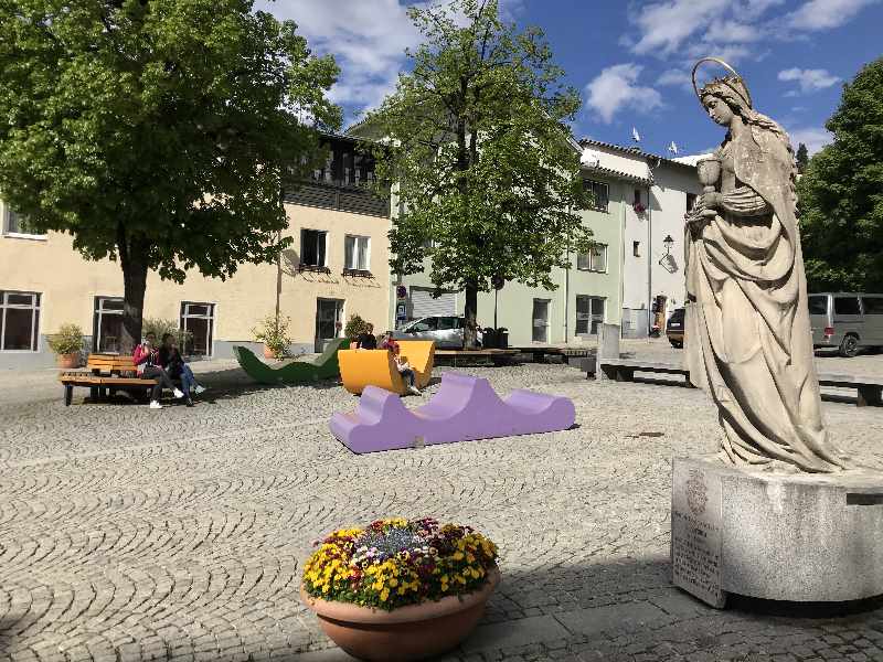 Der heutige Pfundplatz Schwaz mit der 1902 aufgestellen Barbarastatue