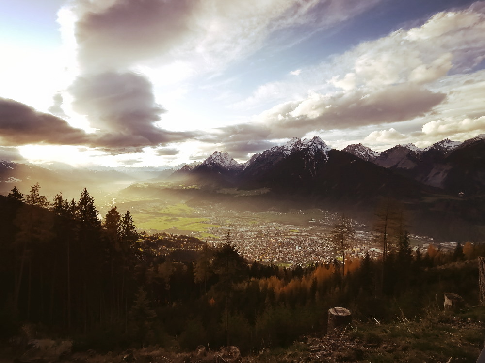 Schwaz in Tirol und die Karwendel Berge