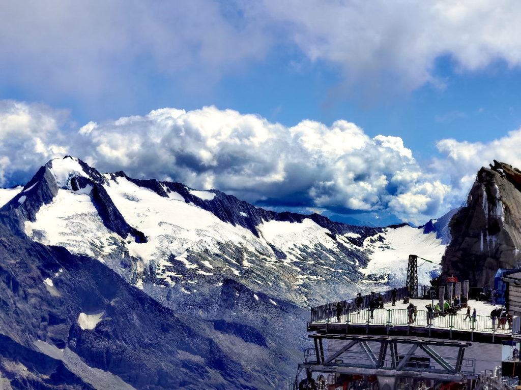 Zillertal Sehenswürdigkeiten - ganz oben auf über 3000 Metern am Hintertuxer Gletscher