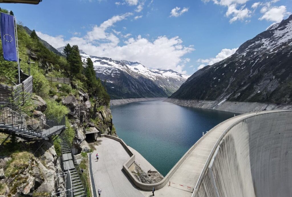 Eine der Top Mayrhofen Sehenswürdigkeiten - der Zillergrund Stausee